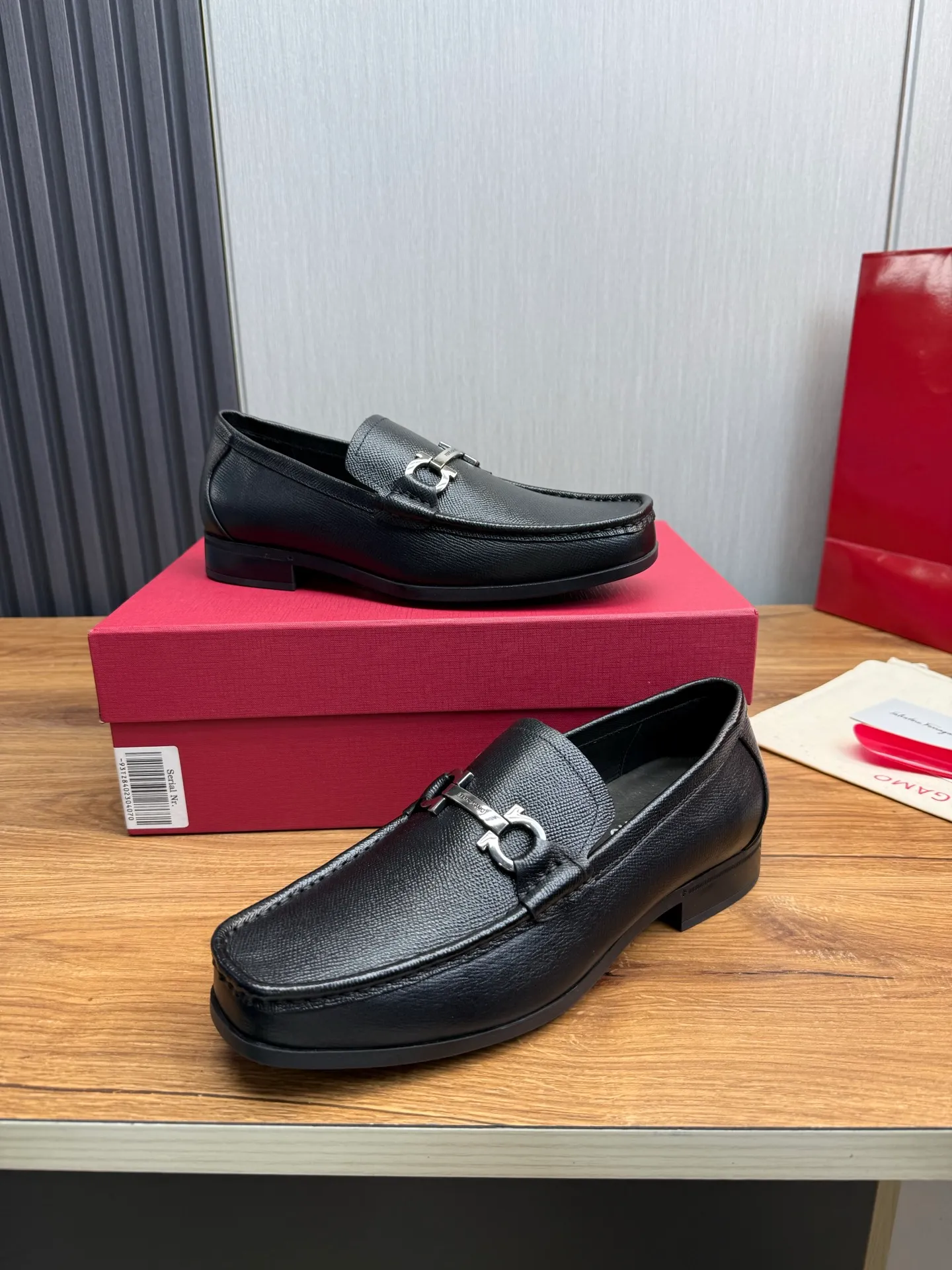Men's shoes 💰760💰 Ferragamo. [Ferragamo] Men's Loaf leather shoes, the latest hot style, 1:1 original purchase quality, top quality, imported open-edge beaded cowhide leather on the upper, hand-made three-dimensional stitching highlights the round toe design, the inner feet are made of imported cowhide, with original wear-resistant rubber outsole, matching code 39-44, (38, 45 custom-made, non-refundable)